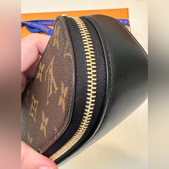 Brand New! Authentic Louis Vuitton Sunglasses Pouch GM - Picture 12 of 16